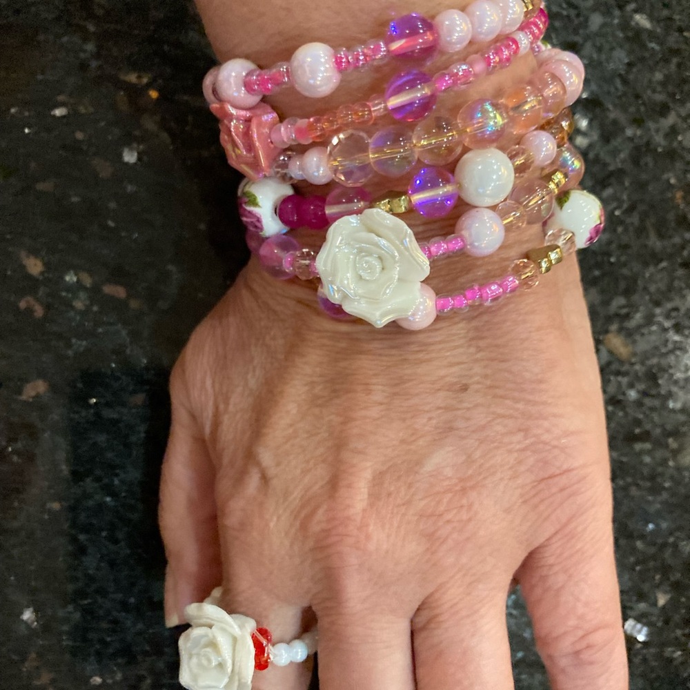 Bracelet: pink, coral, red and white ceramic, glas